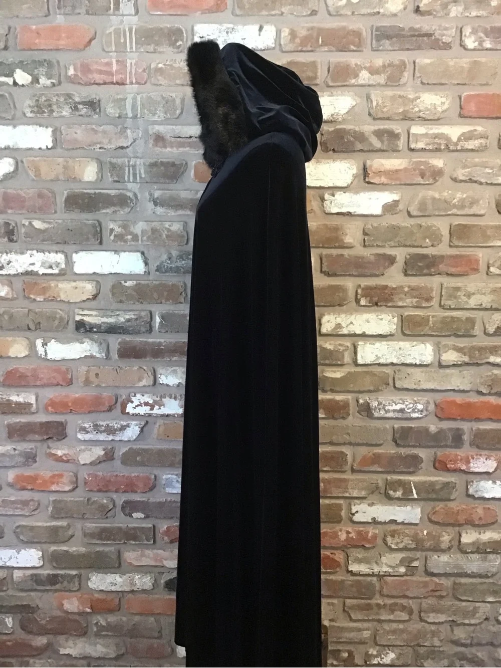 Tom Barra Vintage Women's Black Velvet Faux Fur Hooded Opera Cloak Cape One Size